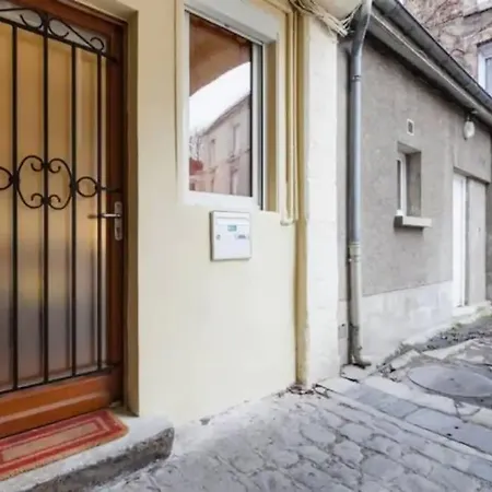 Studette Chabaud Cour Appartement