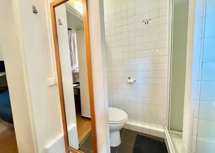 Studette Chabaud Cour *